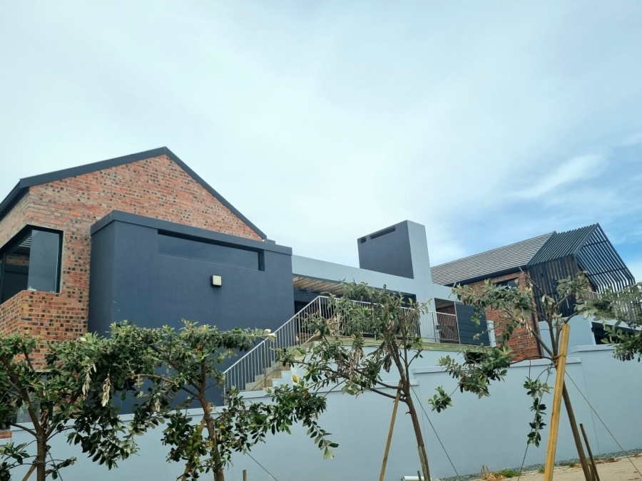 5 Bedroom Property for Sale in Pearl Bay Western Cape